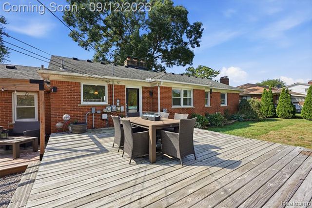 30952 Schoolcraft Road, Livonia, MI 48150