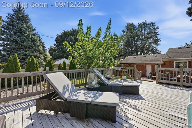 30952 Schoolcraft Road, Livonia, MI 48150