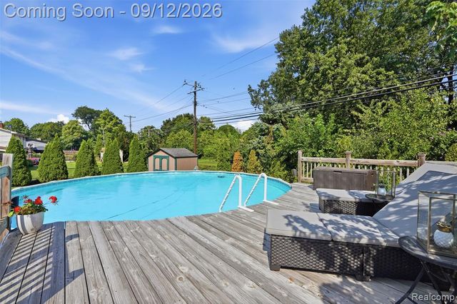 30952 Schoolcraft Road, Livonia, MI 48150