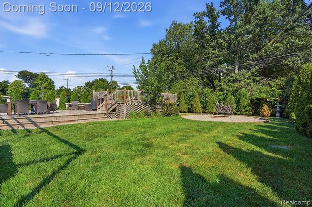 30952 Schoolcraft Road, Livonia, MI 48150