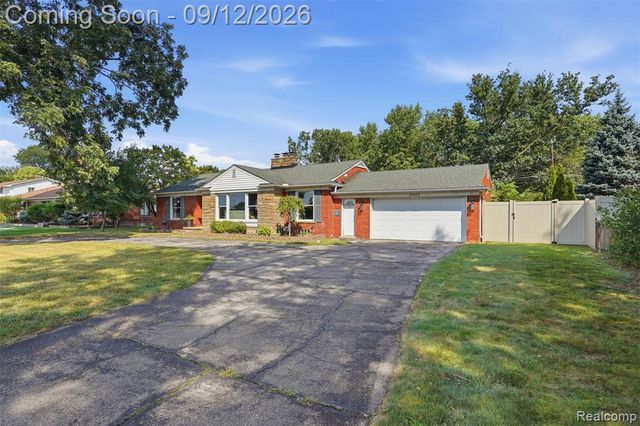 30952 Schoolcraft Road, Livonia, MI 48150