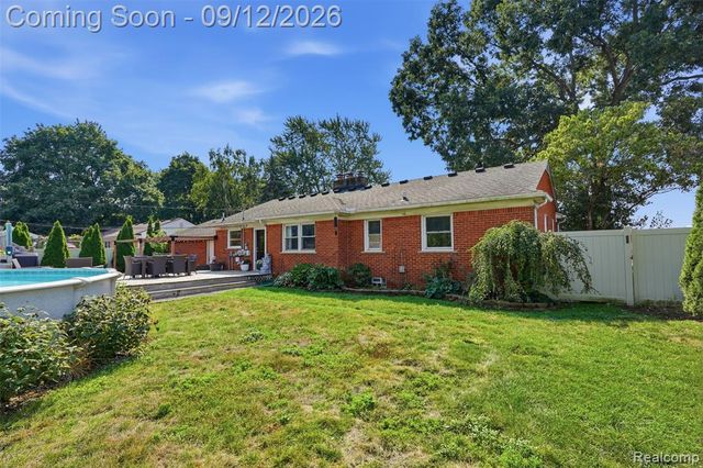 30952 Schoolcraft Road, Livonia, MI 48150