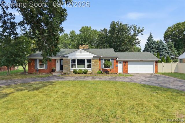 30952 Schoolcraft Road, Livonia, MI 48150