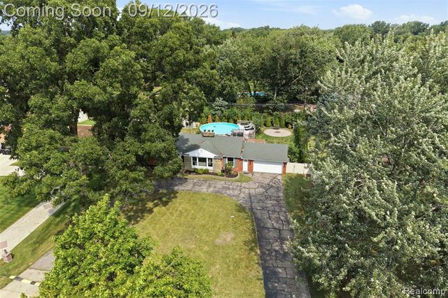 30952 Schoolcraft Road, Livonia, MI 48150
