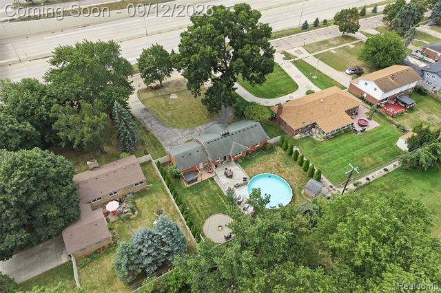 30952 Schoolcraft Road, Livonia, MI 48150