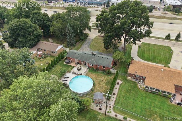 30952 Schoolcraft Road, Livonia, MI 48150