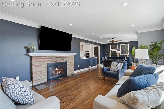 30952 Schoolcraft Road, Livonia, MI 48150