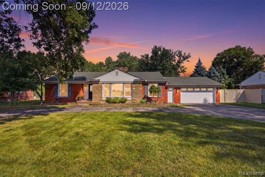 30952 Schoolcraft Road, Livonia, MI 48150