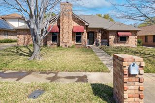 524 Highland Park Drive, Hurst, TX 76054