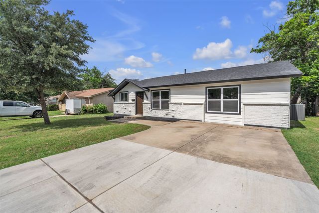 3265 Earle Drive, Haltom City, TX 76117