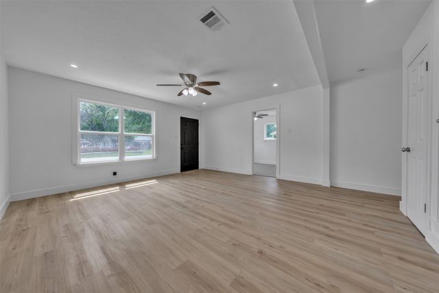 3265 Earle Drive, Haltom City, TX 76117