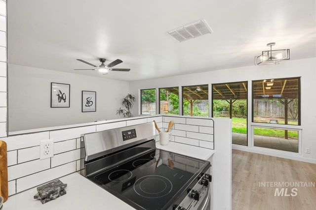 2110 S Broadmoor Dr, Boise, ID 83705