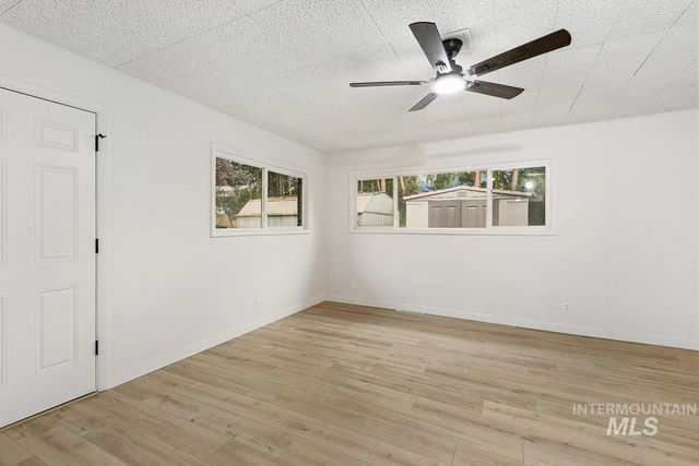 2110 S Broadmoor Dr, Boise, ID 83705