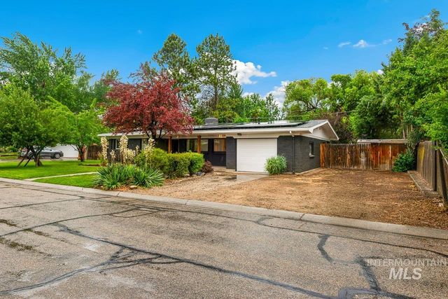 2110 S Broadmoor Dr, Boise, ID 83705