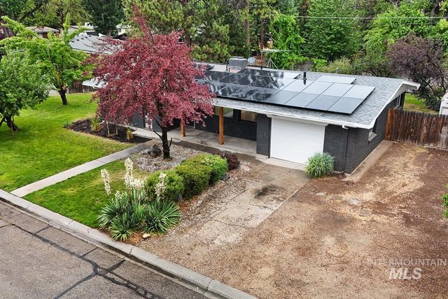 2110 S Broadmoor Dr, Boise, ID 83705