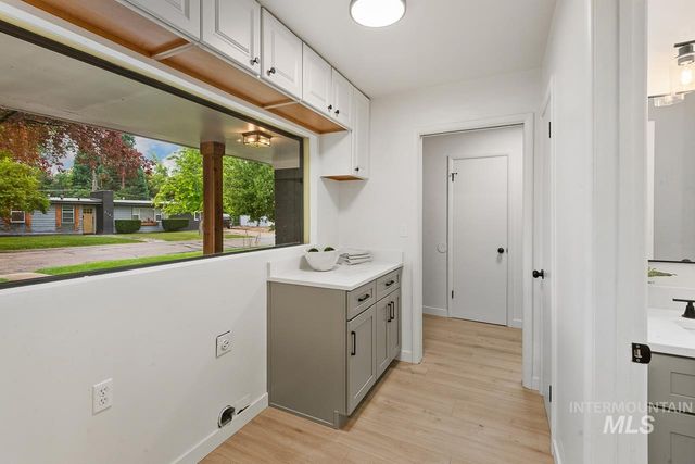 2110 S Broadmoor Dr, Boise, ID 83705