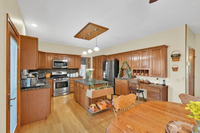 9406 E Lakepoint Dr, Wichita, KS 67226