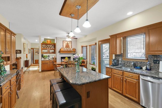 9406 E Lakepoint Dr, Wichita, KS 67226