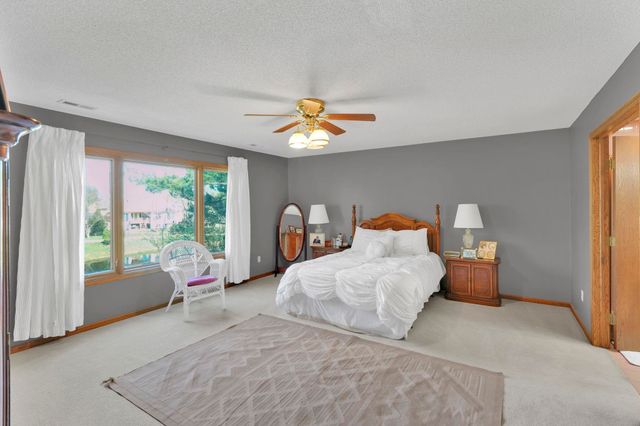 9406 E Lakepoint Dr, Wichita, KS 67226