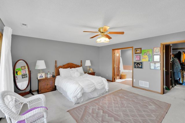 9406 E Lakepoint Dr, Wichita, KS 67226