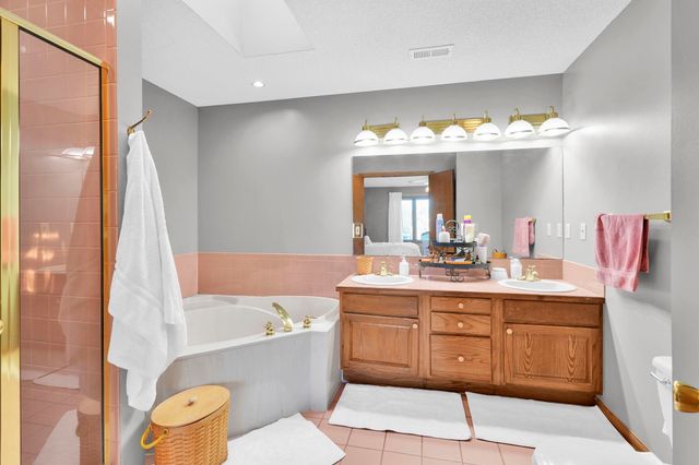 9406 E Lakepoint Dr, Wichita, KS 67226