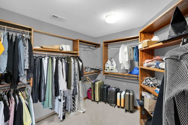 9406 E Lakepoint Dr, Wichita, KS 67226