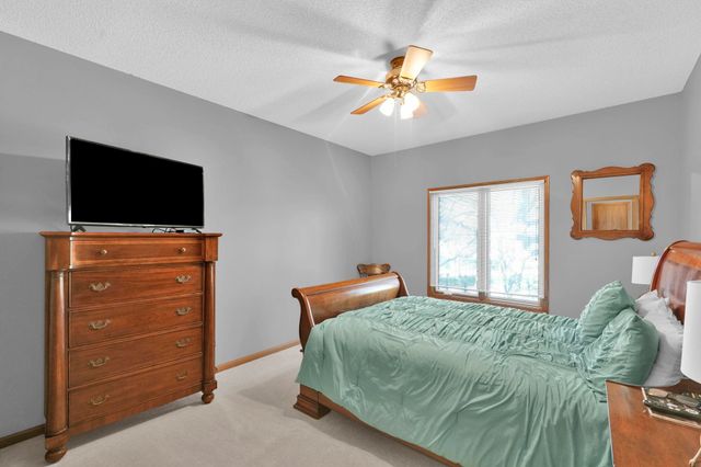 9406 E Lakepoint Dr, Wichita, KS 67226