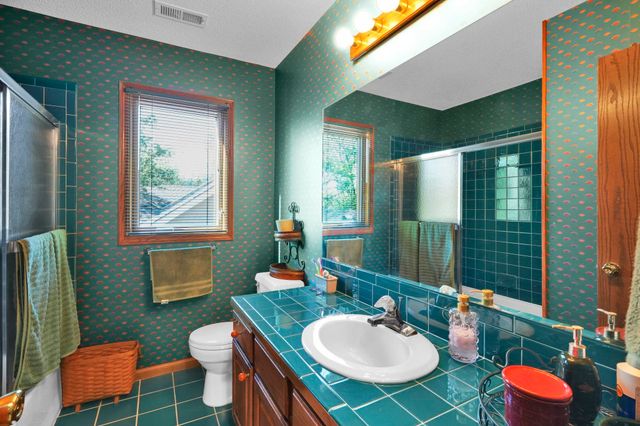 9406 E Lakepoint Dr, Wichita, KS 67226