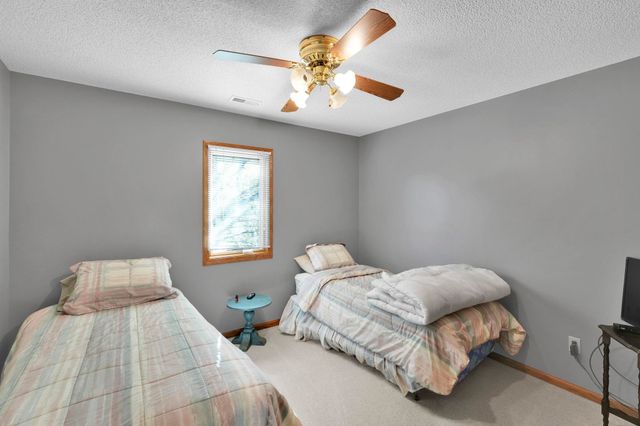 9406 E Lakepoint Dr, Wichita, KS 67226