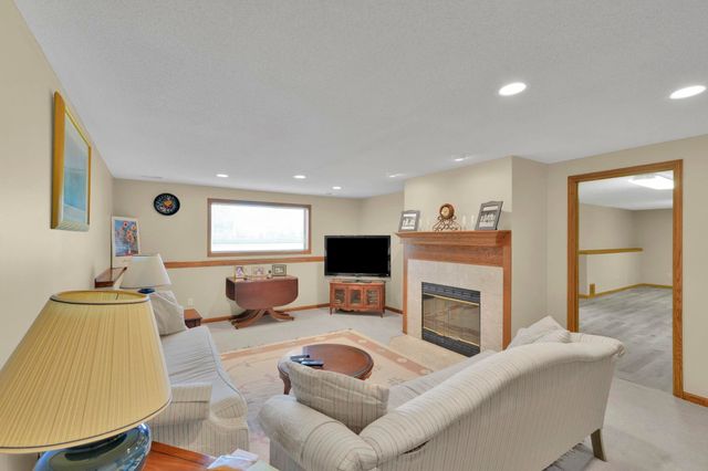 9406 E Lakepoint Dr, Wichita, KS 67226