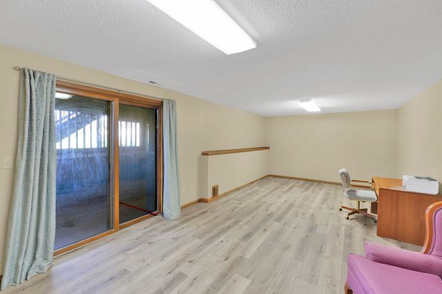 9406 E Lakepoint Dr, Wichita, KS 67226