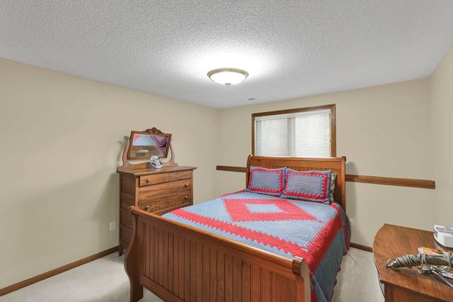 9406 E Lakepoint Dr, Wichita, KS 67226