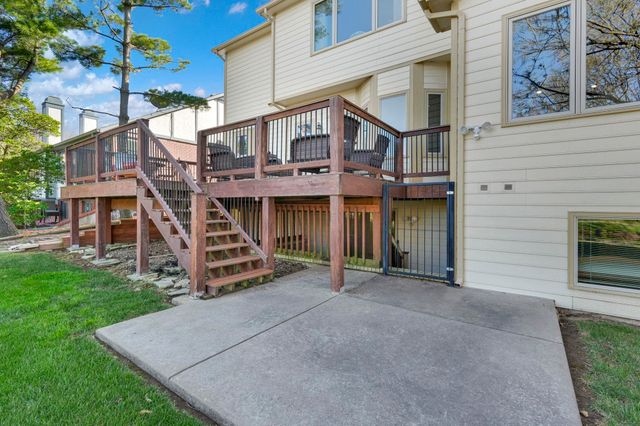 9406 E Lakepoint Dr, Wichita, KS 67226