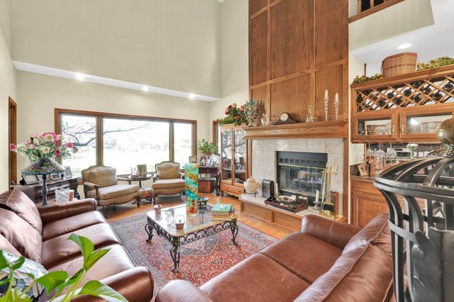 9406 E Lakepoint Dr, Wichita, KS 67226