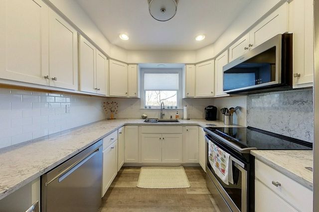 2 E Boulevard 2, Middletown, RI 02842