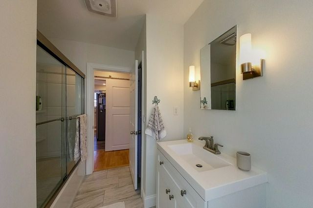 2 E Boulevard 2, Middletown, RI 02842