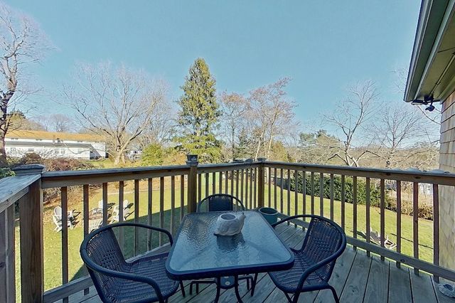 2 E Boulevard 2, Middletown, RI 02842