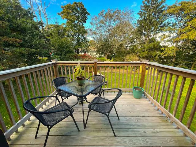 2 E Boulevard 2, Middletown, RI 02842