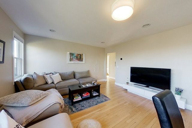 2 E Boulevard 2, Middletown, RI 02842