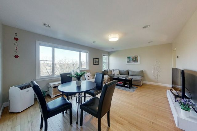 2 E Boulevard 2, Middletown, RI 02842