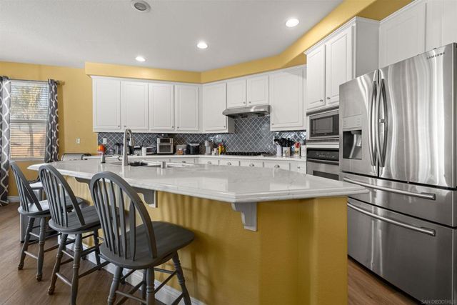 5713 Canoe Dr, Corona, CA 92880