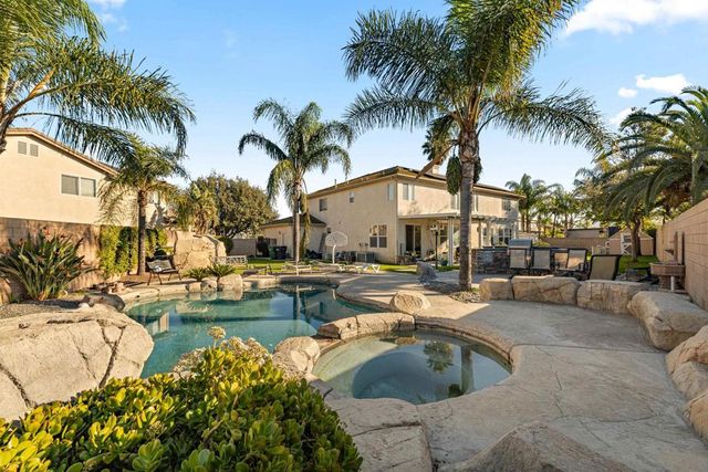 5713 Canoe Dr, Corona, CA 92880