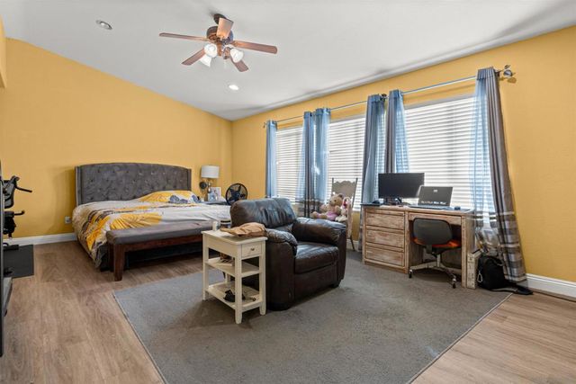 5713 Canoe Dr, Corona, CA 92880