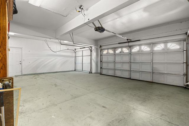 5713 Canoe Dr, Corona, CA 92880