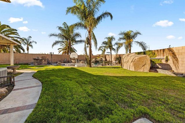 5713 Canoe Dr, Corona, CA 92880