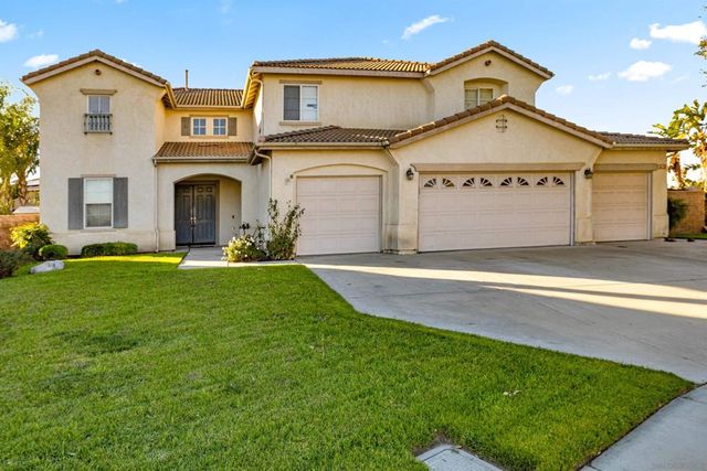 5713 Canoe Dr, Corona, CA 92880