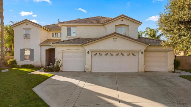 5713 Canoe Dr, Corona, CA 92880