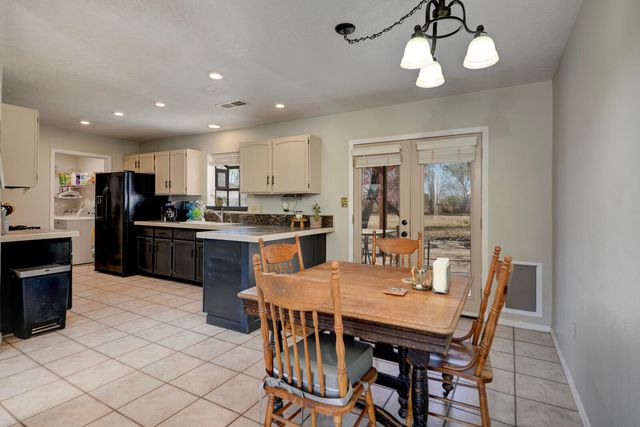 8 Sierra Vista Court, Peralta, NM 87042