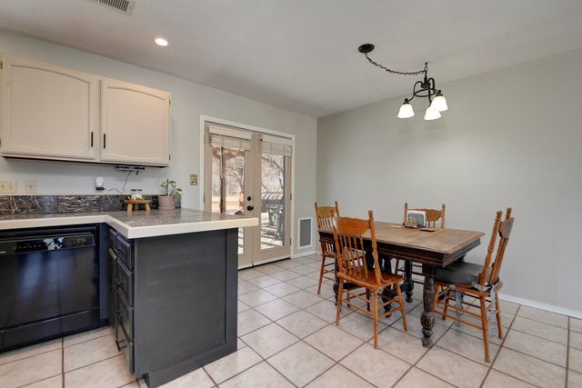 8 Sierra Vista Court, Peralta, NM 87042