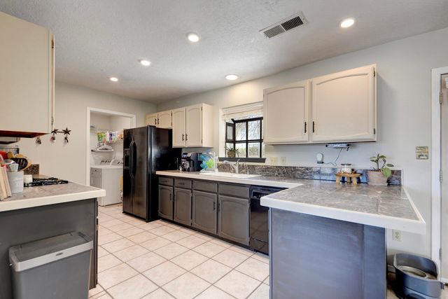 8 Sierra Vista Court, Peralta, NM 87042